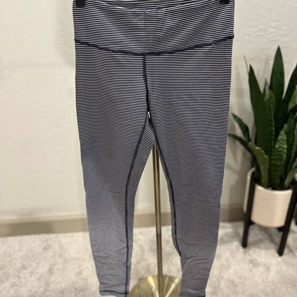 Lululemon Wunder Under | Striped | Size 4 | Blue/White | Ankle Length - Picture 3 of 7
